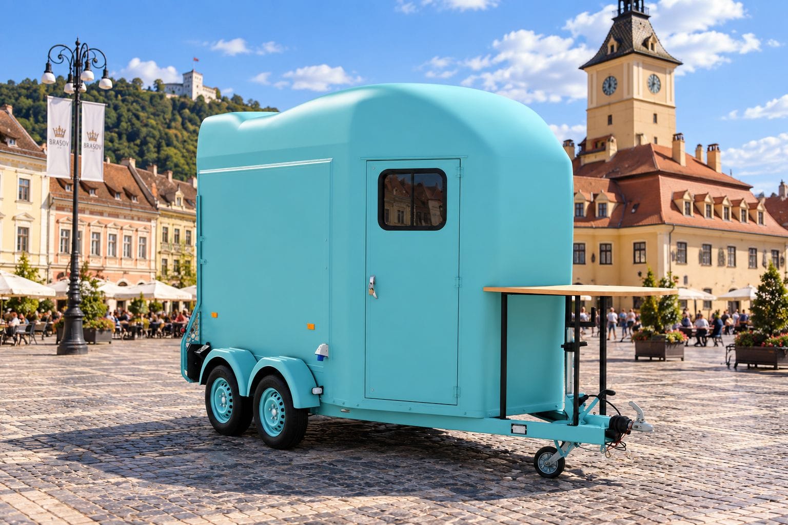 Rulotă Social Van HORSEBOX turcoaz, ușa de acces
